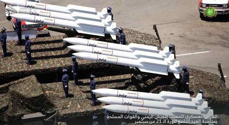 Houthis feuern zwei Raketen auf US-Schiff - Sky News