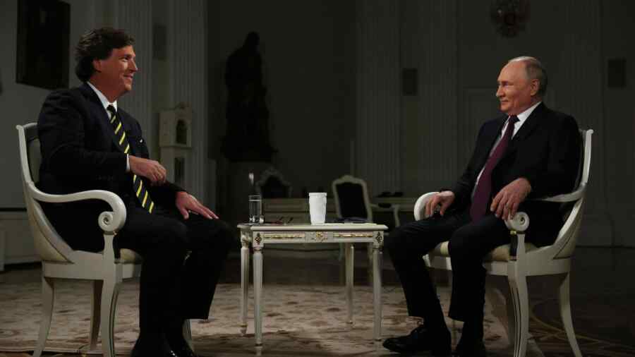 Tucker Carlson interviewt den russischen Präsidenten Wladimir Putin