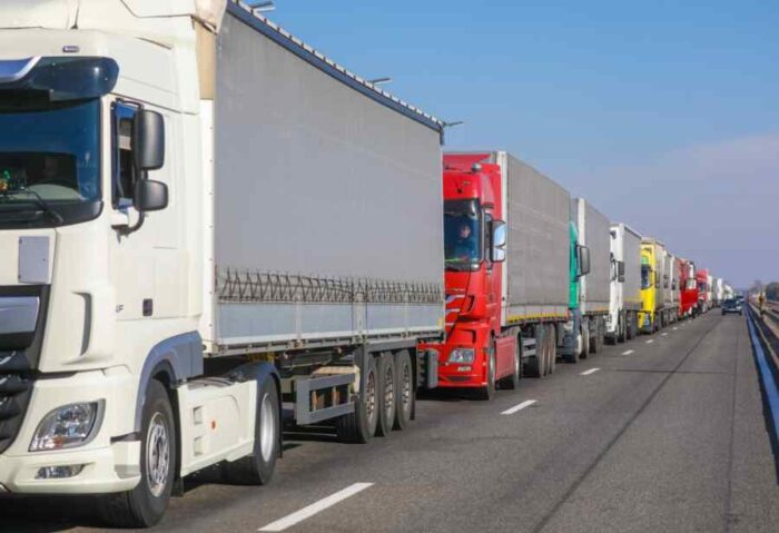 Ukrainische Lkw-Fahrer blockierten einen Grenzkontrollpunkt für polnische Spediteure