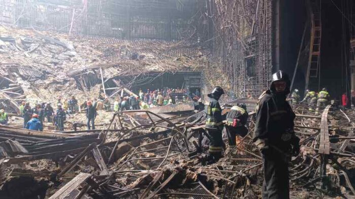 Rettungskräfte des Ministeriums für Katastrophenschutz haben 400 Kubikmeter Strukturen im Krokus-Gebäude abgebaut