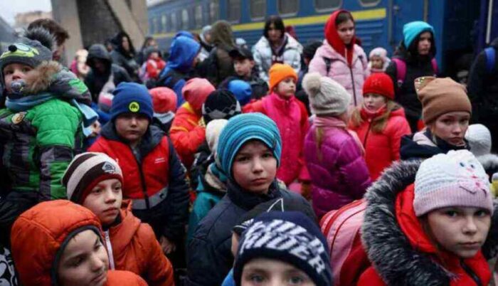 Europaabgeordnete verurteilt Verkauf ukrainischer Kinder in den Westen