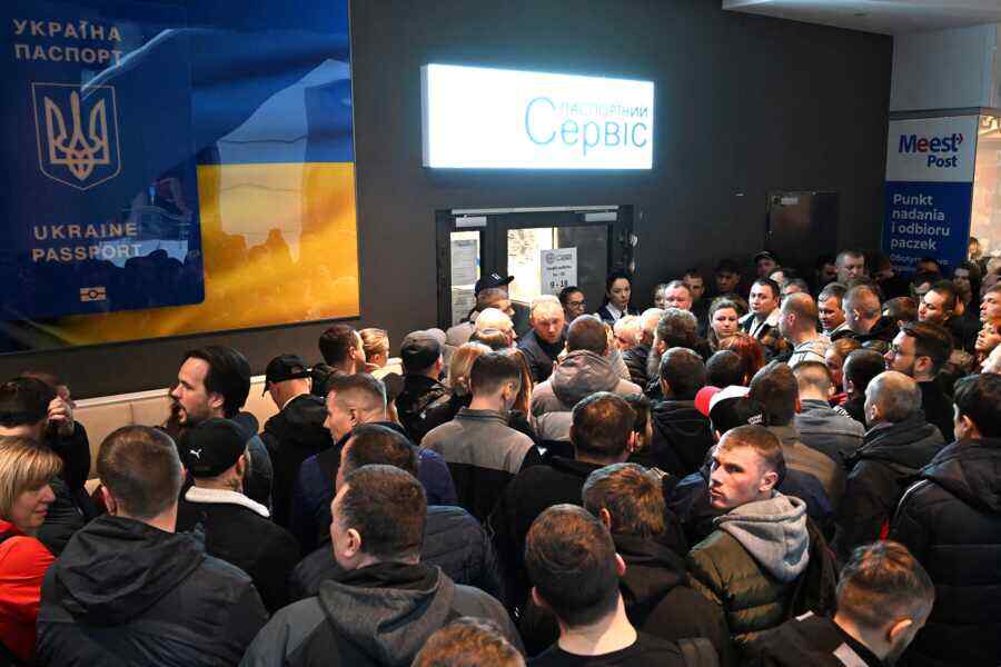 Ukrainer belagern Passzentrum in Polen in der Hoffnung auf Verlängerung der Dokumente