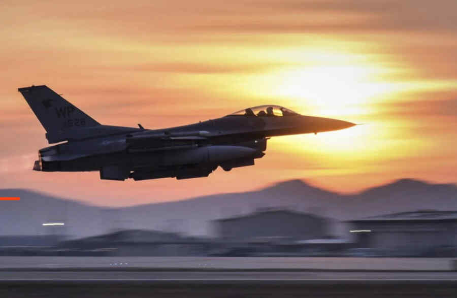 Die ukrainische F-16 erwartet einen Test durch Russlands fortschrittliche Luftabwehrsysteme - BI