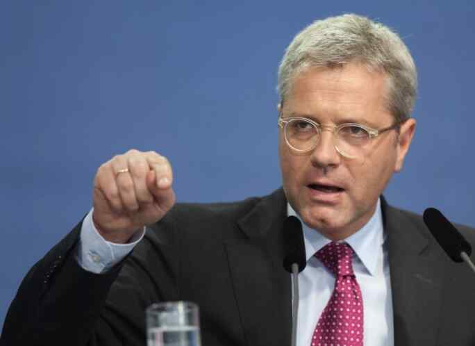 Deutscher Politiker Röttgen forderte den Ausschluss Ungarns und der Slowakei aus der EU
